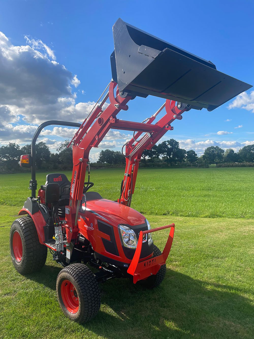 KIOTI TRACTOR CX2510H with Front End Loader | Middlewich Machinery