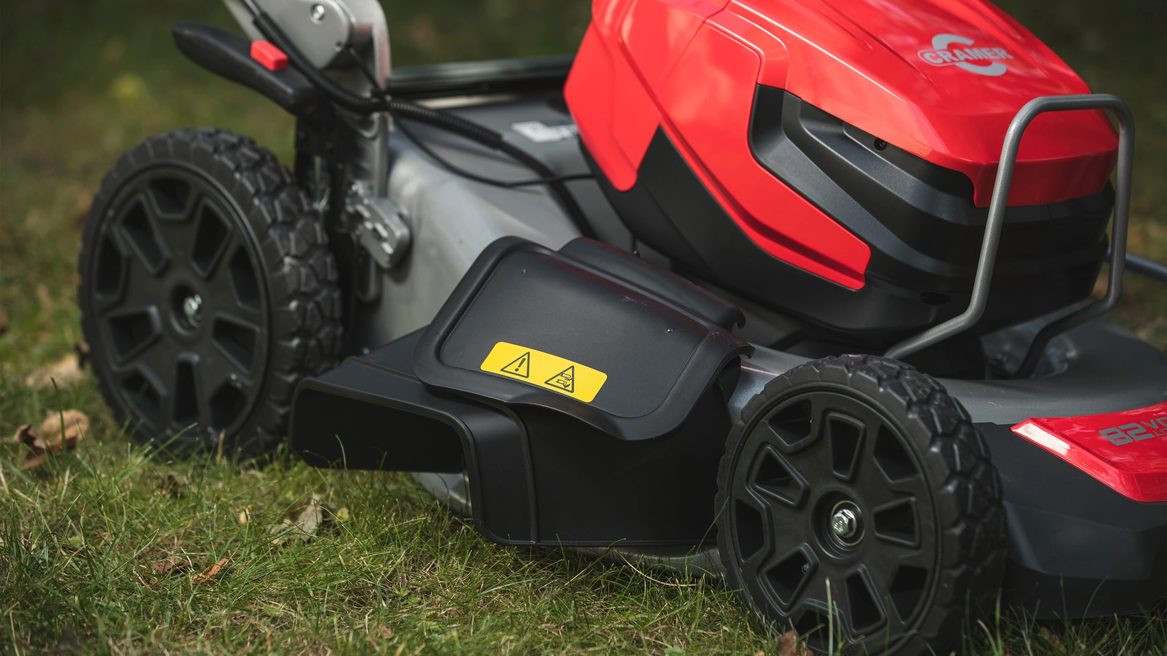 Powerworks 82v cordless 46cm store self propelled lawn mower