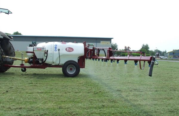 Team fairway sprayer