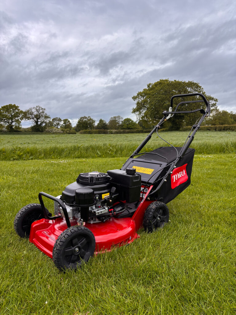Collection vs mulching: which mowing method is best for your grounds? | middlewich machinery