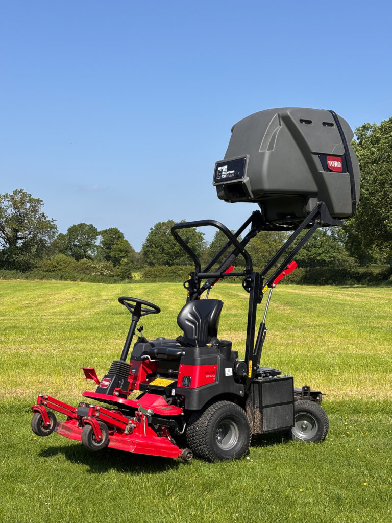Collection vs mulching: which mowing method is best for your grounds? | middlewich machinery